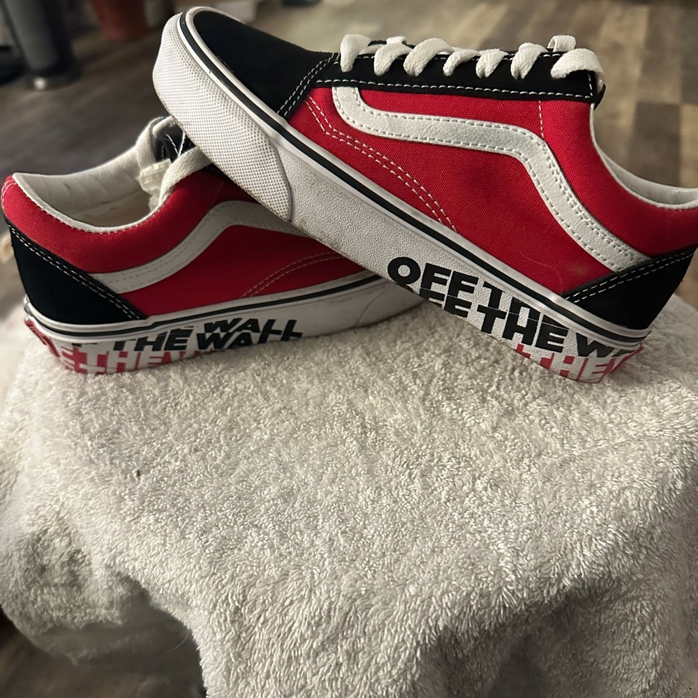 Vans red & black